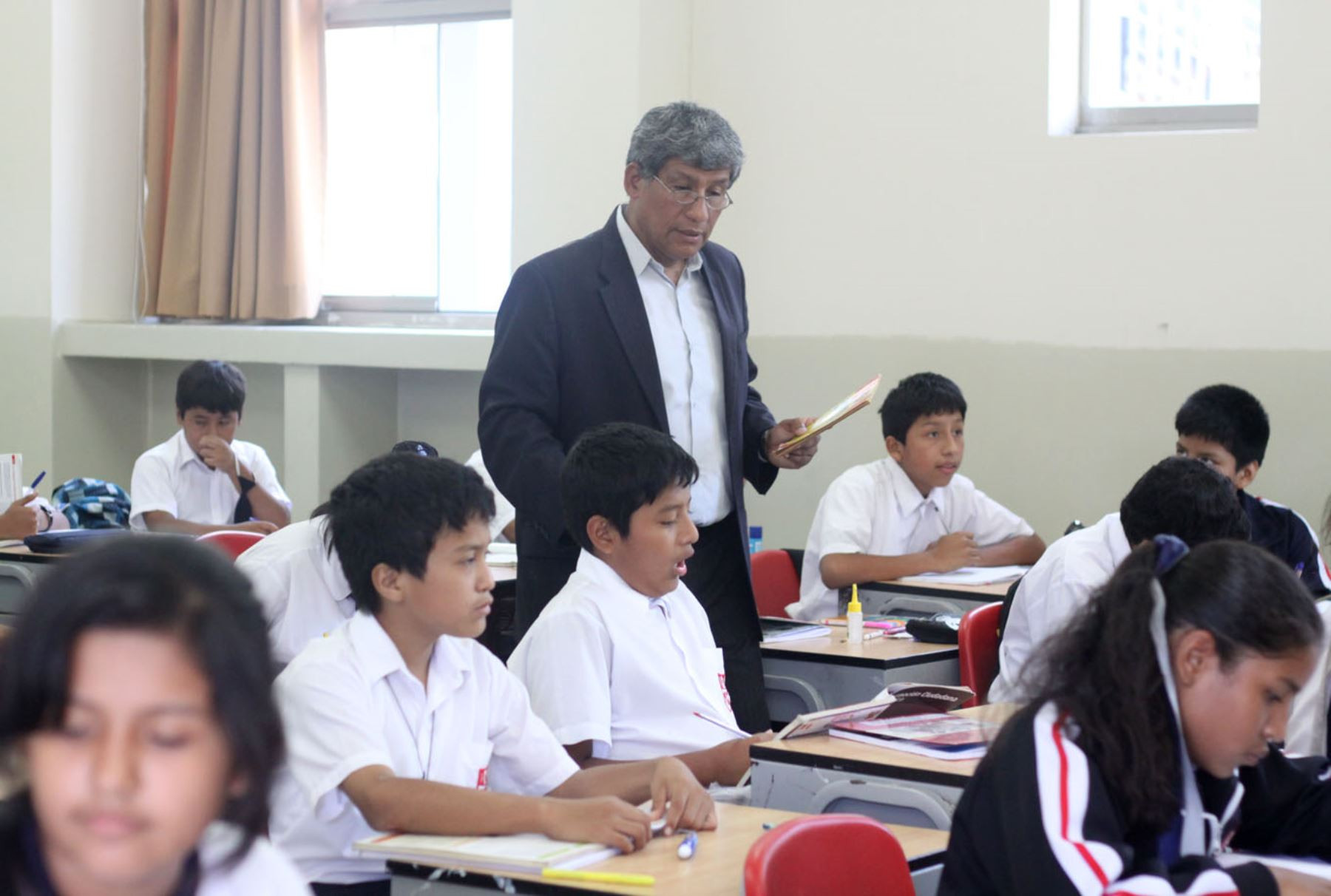 Congreso aprobó por insistencia ley que eleva pensiones de maestros a S/3,300, pese a advertencias fiscales