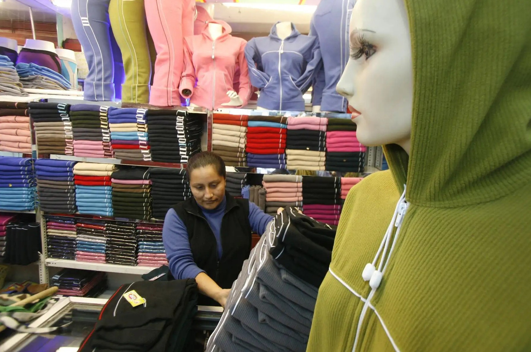 <p>Textileras: el alza de temperatura vuelve a presionar las ventas locales</p>