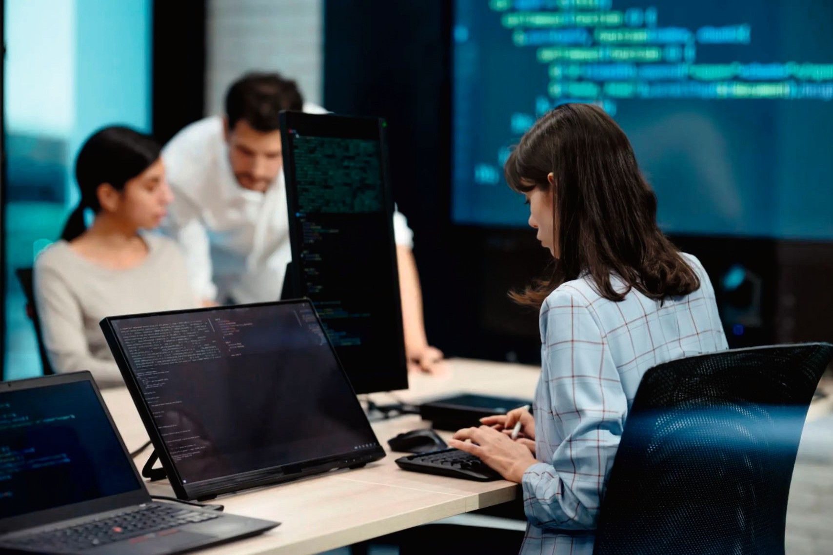 Una IA que empodere y no reemplace, por Saul Chrem