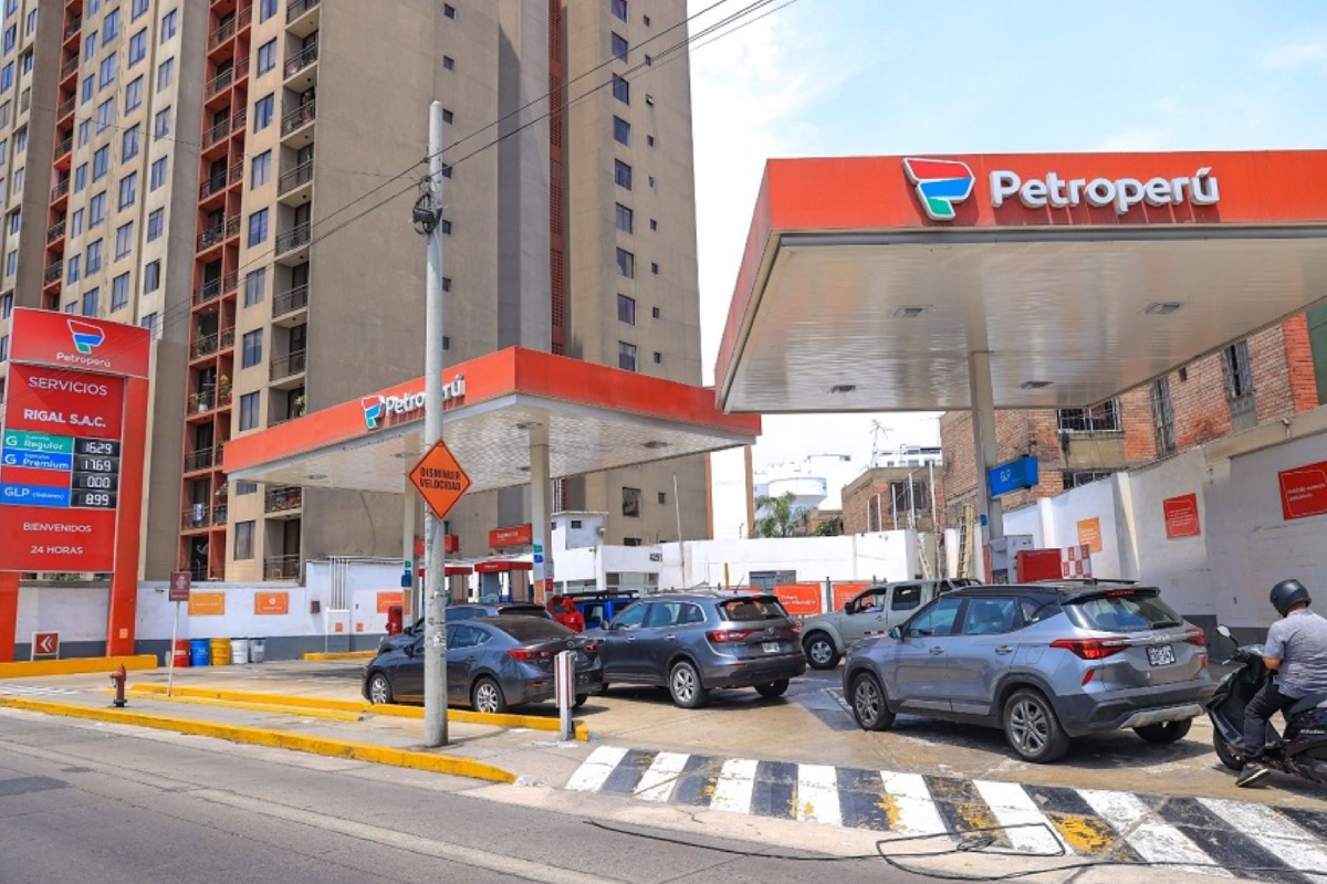 <p>Petroperú: Ejecutivo evalúa derogar norma que reestructura empresa estatal en medio de presión financiera</p>