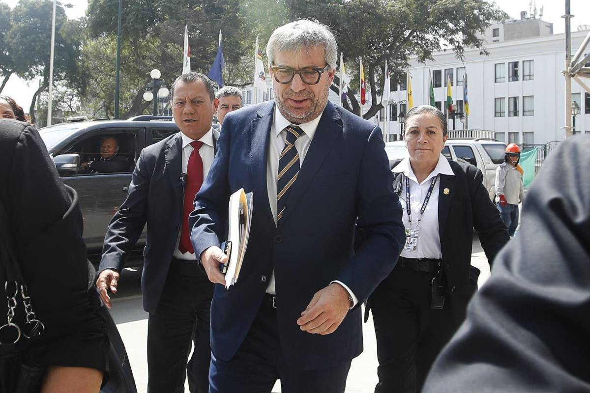 elecciones-2026-piero-corvetto-reitero-sus-disculpas-ante-el-congreso-por-la-mala-gestion-del-proceso-electoral-y-senalo-que-se-trato-de-un-error-puntual