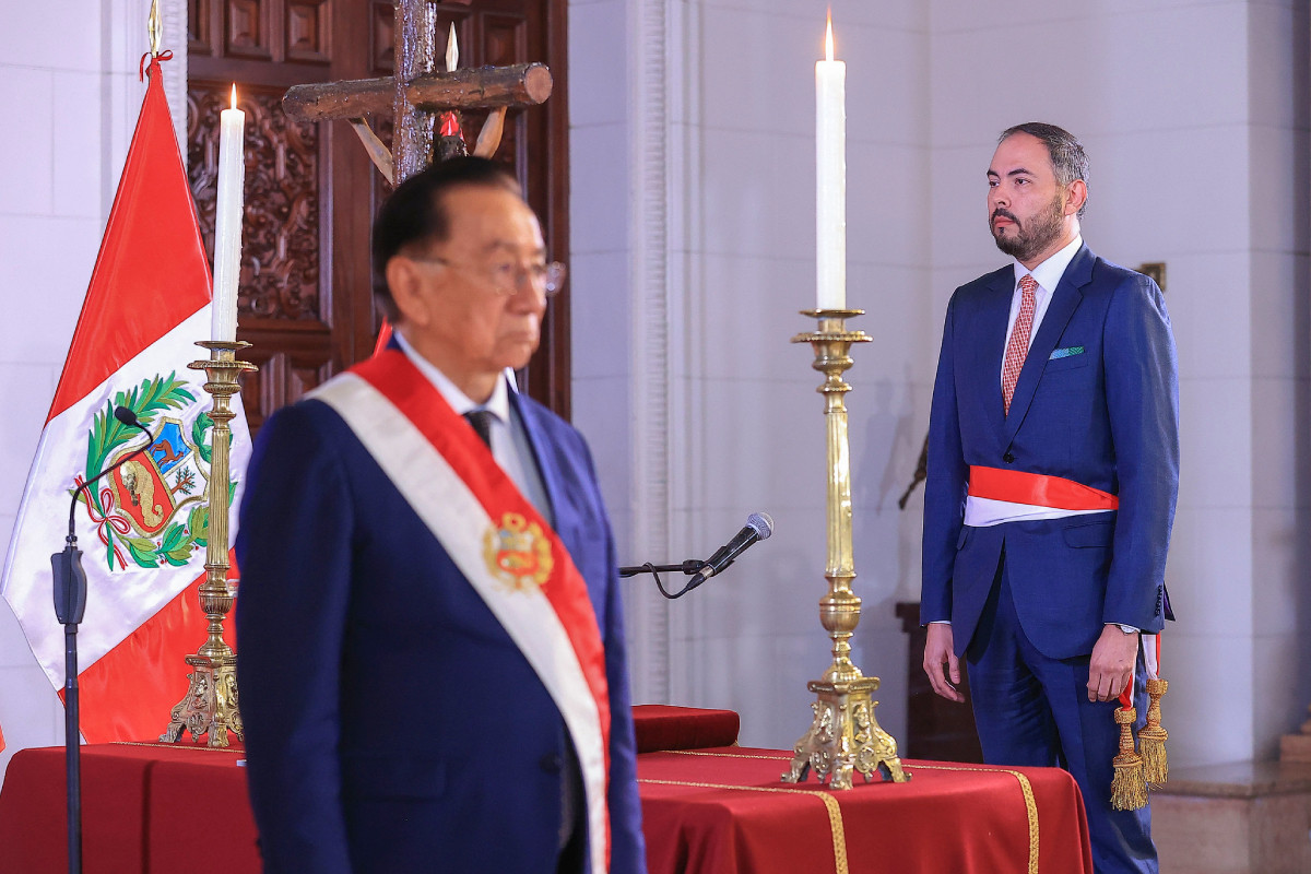 <p>Amadeo Flores asumió como ministro de Defensa, tras renuncia en el sector por compra de aviones</p><p><br></p><p>Ministro de Defensa renunció por discrepancias en compra de aviones F-16 a EE.UU.</p>