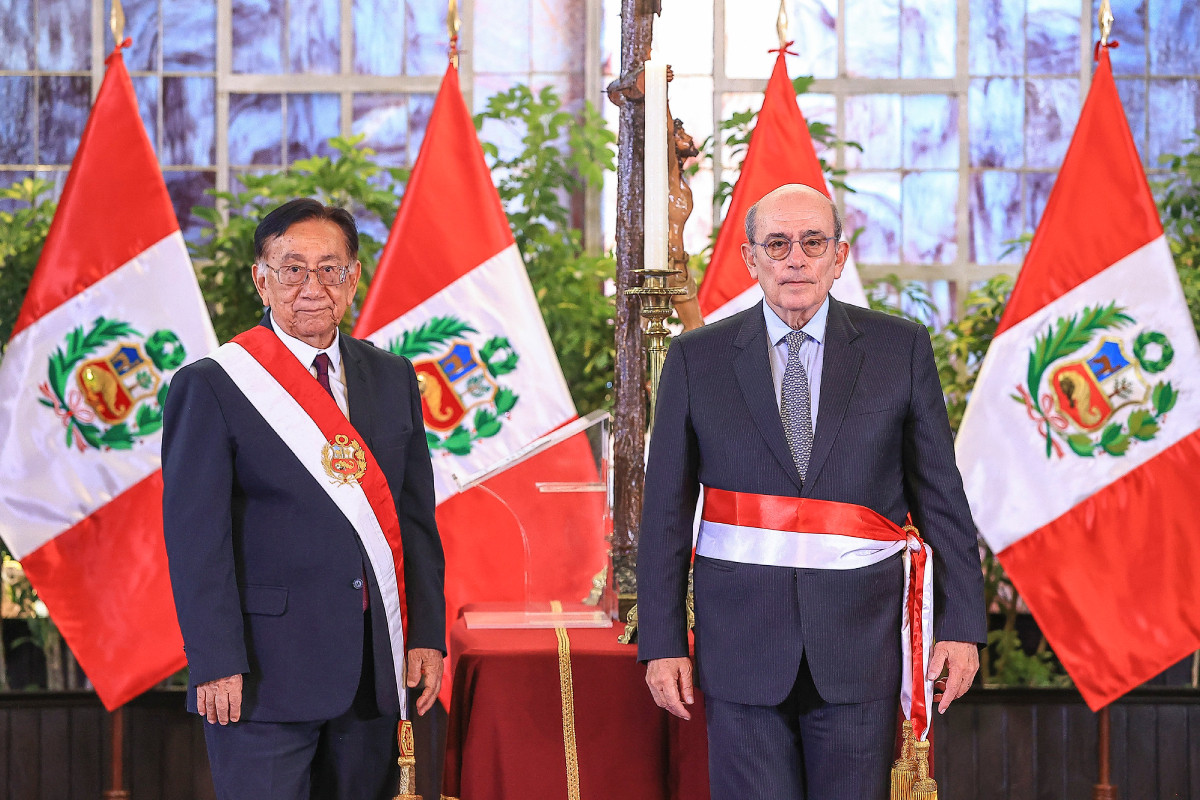 <p>Canciller De Zela renunció y acusó al presidente Balcázar de haber “mentido al país” sobre compra de aviones F-16</p>