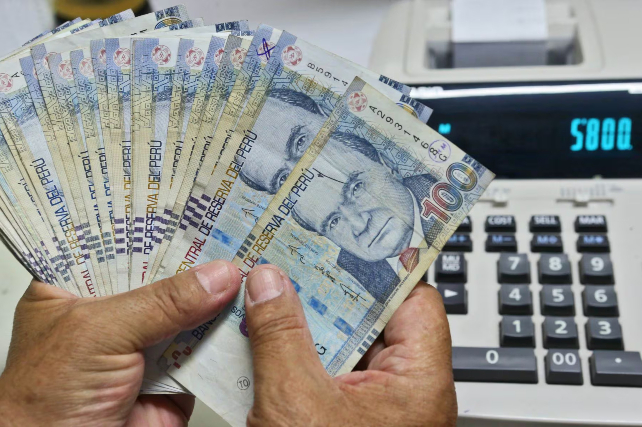 <p>Proyecciones dibujan brecha fiscal: ajuste del déficit se aleja en 2026</p>