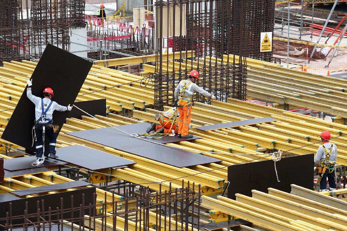 <p>Expectativas empresariales sobre la economía a corto plazo caen al tramo pesimista por primera vez en casi dos años</p>