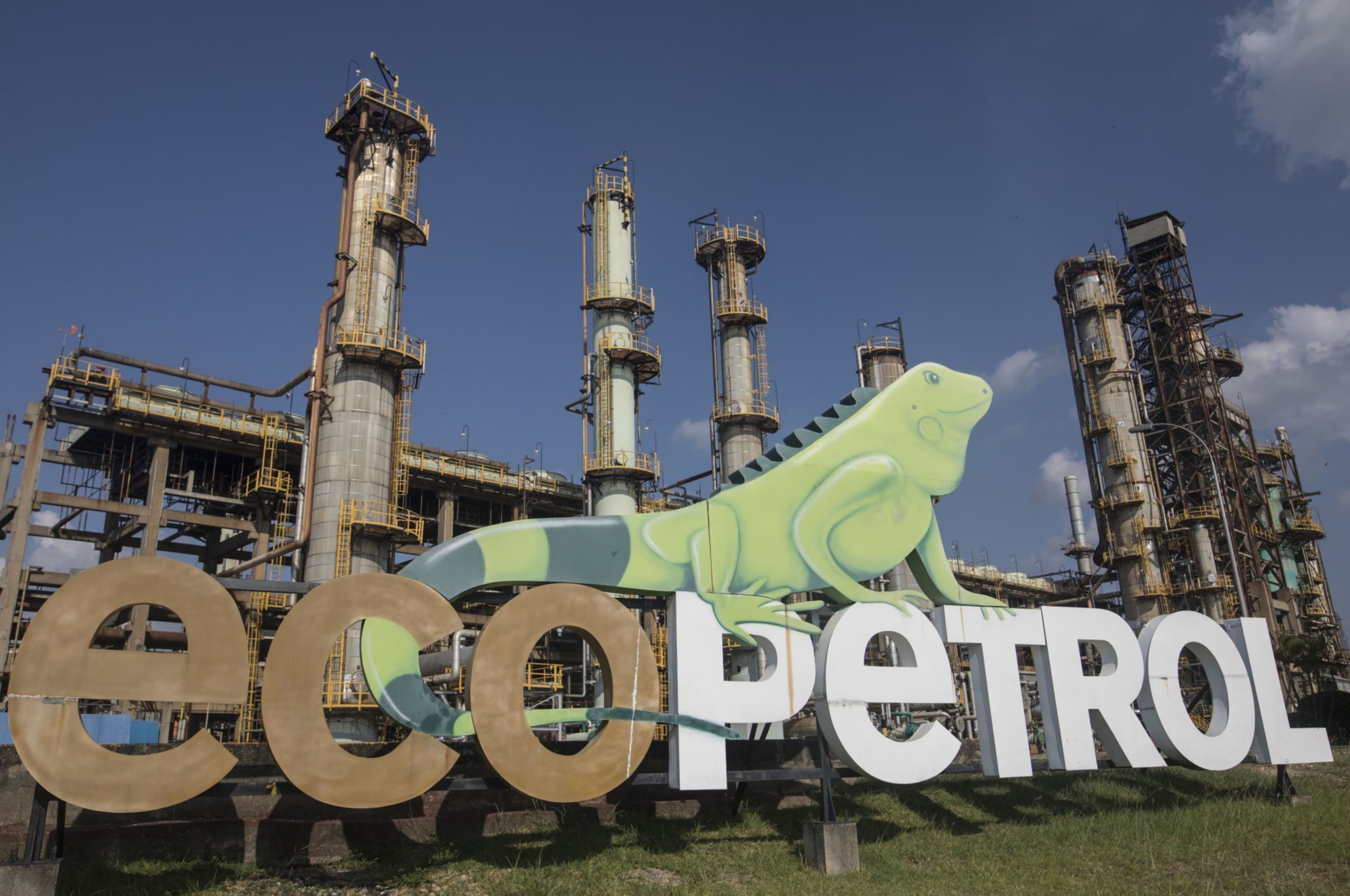 La acción de Ecopetrol navega entre el rally del crudo y el riesgo político