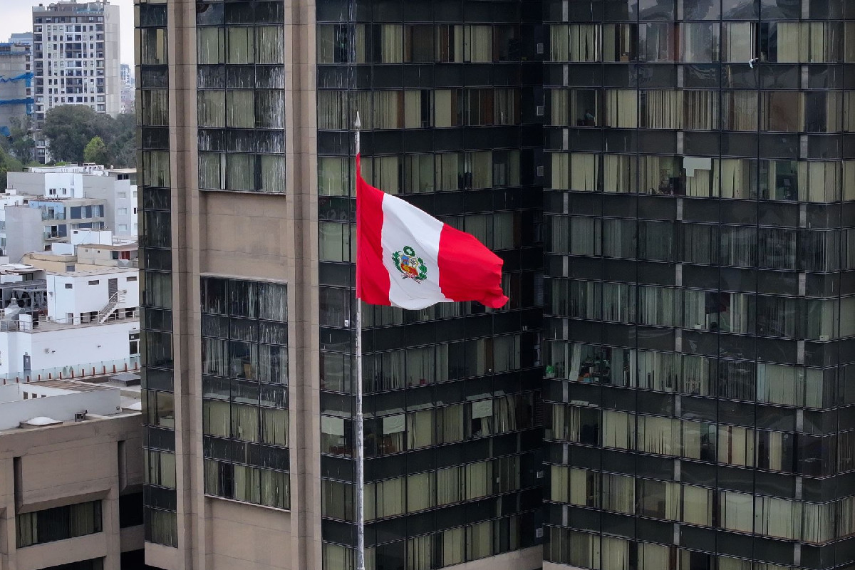 <p>Fitch Ratings: Perú llega a la segunda vuelta con fundamentos sólidos, pero con la gobernabilidad en jaque</p>