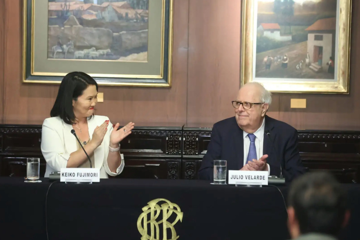 <p>Julio Velarde acepta continuar al frente del BCR ante pedido público de Keiko Fujimori</p>