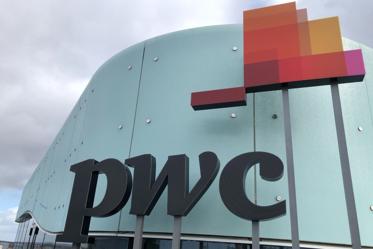 <p>PwC enfrenta cuestionamientos por informes con citas falsas y errores generados por la IA</p>