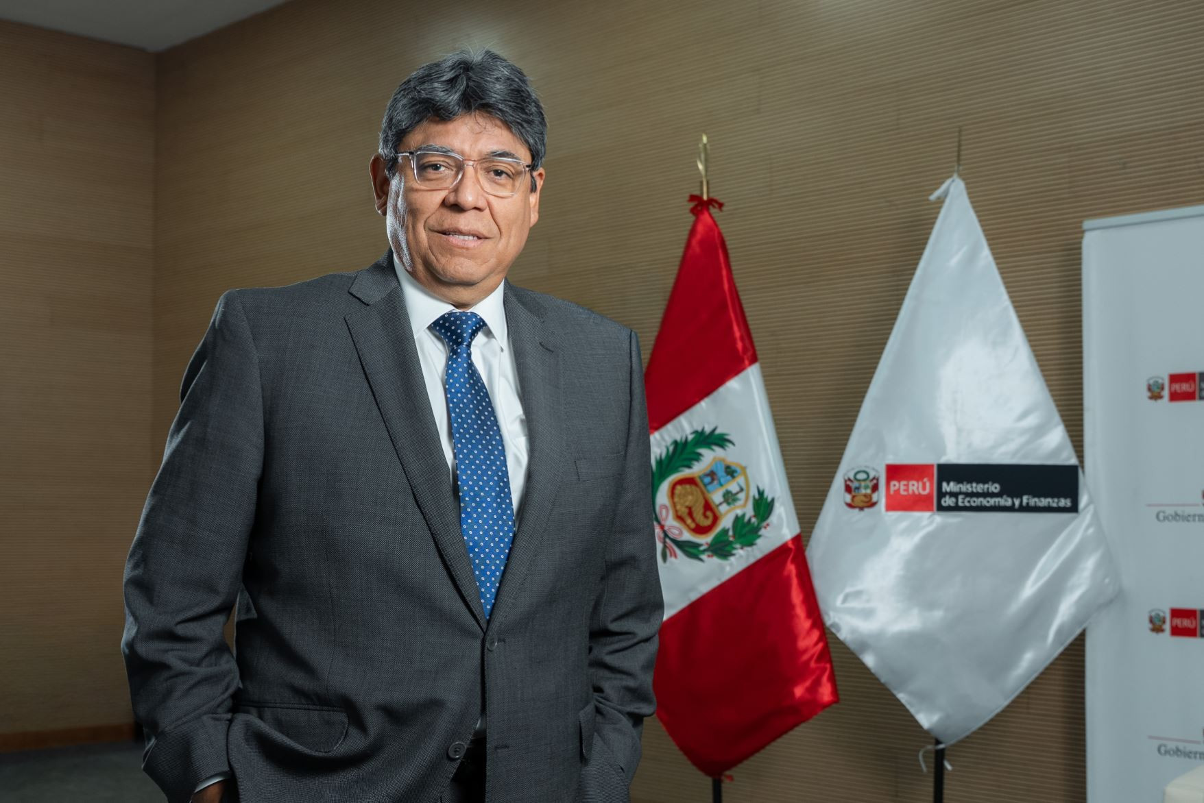 <p>Elmer Cuba, ministro de Economía y Finanzas: “De acá a diciembre no había plata ni para pagar pensiones militares y policiales”</p>