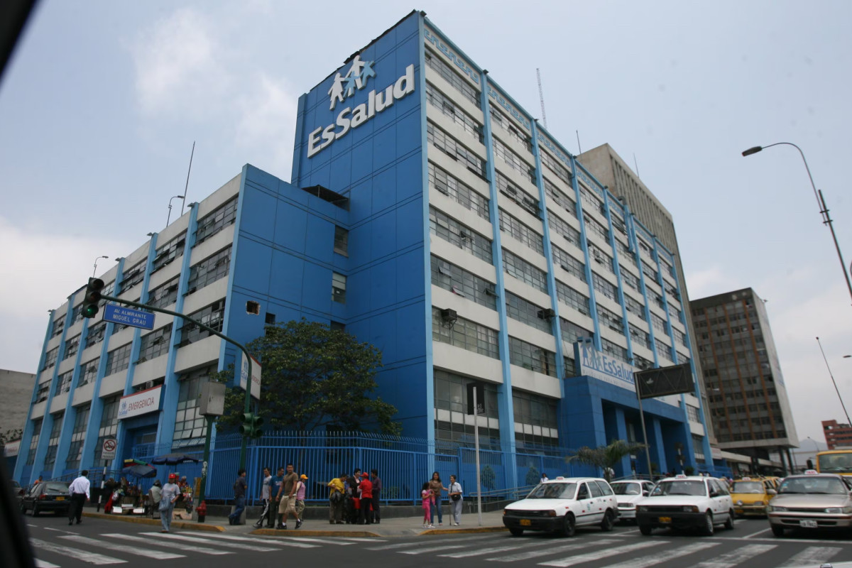 EsSalud: ministro Sheput anuncio “auditoría profunda” en la entidad y no descartó declararla en emergencia