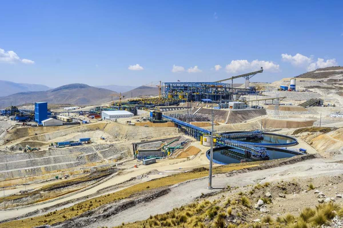 Minem: producción de oro disminuyó 5.9% en el 1S26 y la de cobre aumentó 1.9%