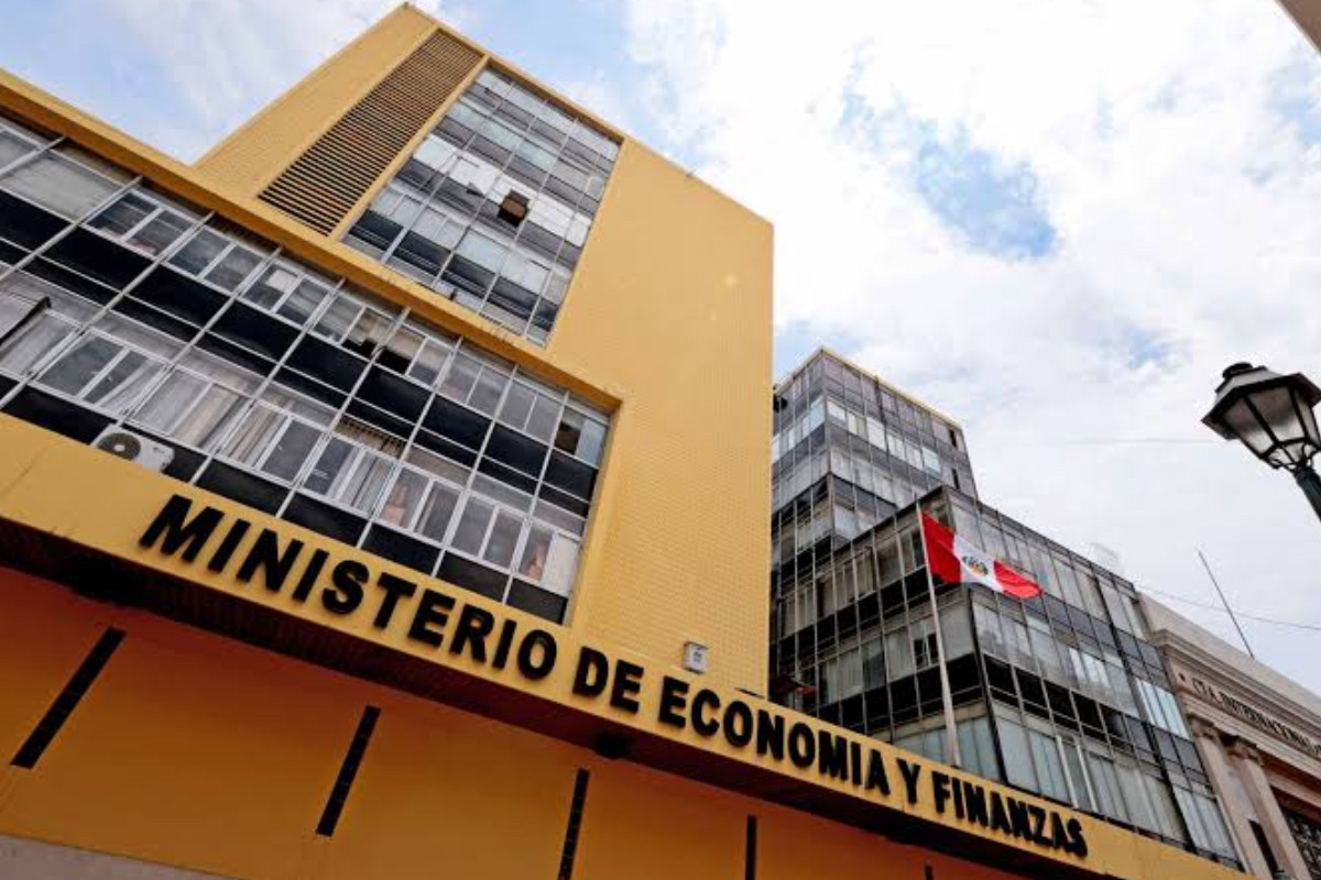<p>Déficit fiscal disminuyó a 1% del PBI en julio por mayor recaudación tributaria</p>