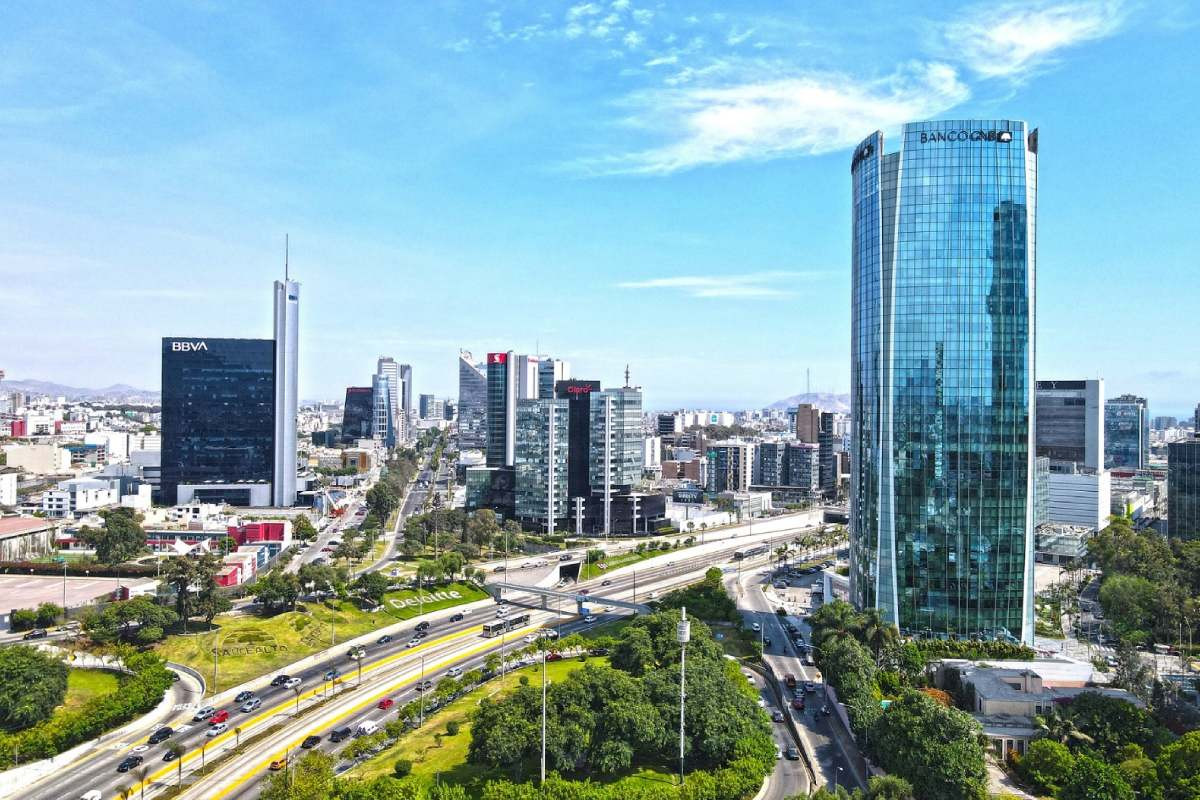 oficinas-clase-a-demanda-en-lima-se-triplico-en-el-2t26-y-vacancia-se-redujo-a-86