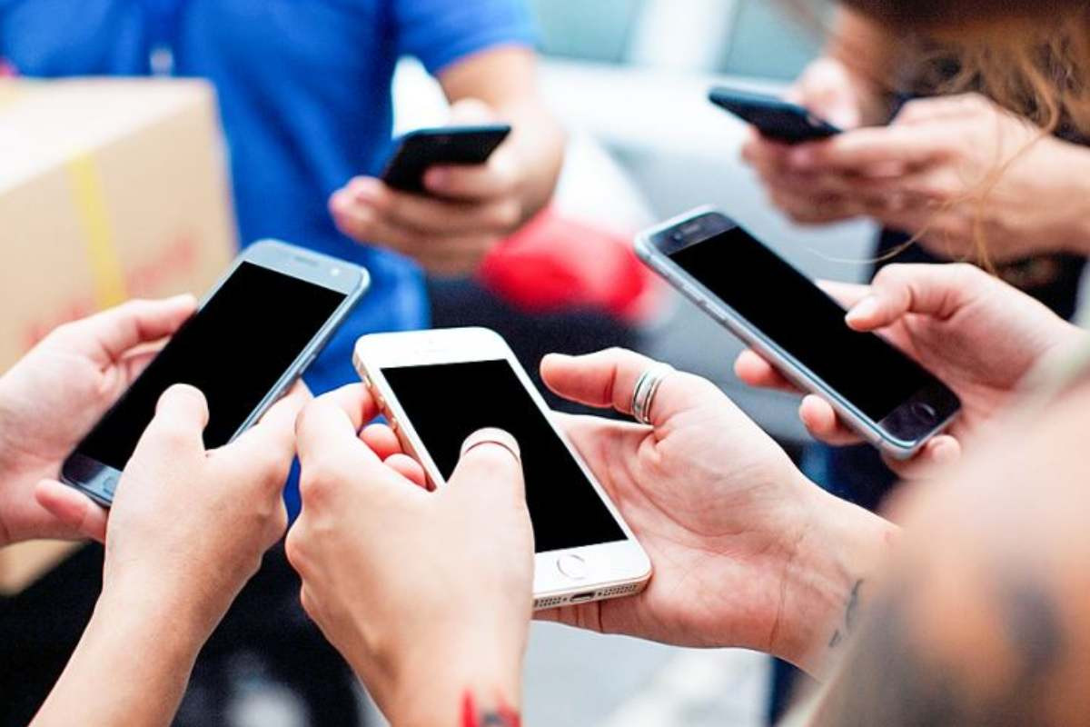 osiptel-claro-lidero-el-mercado-de-lineas-moviles-al-2t26-con-una-participacion-superior-al-33