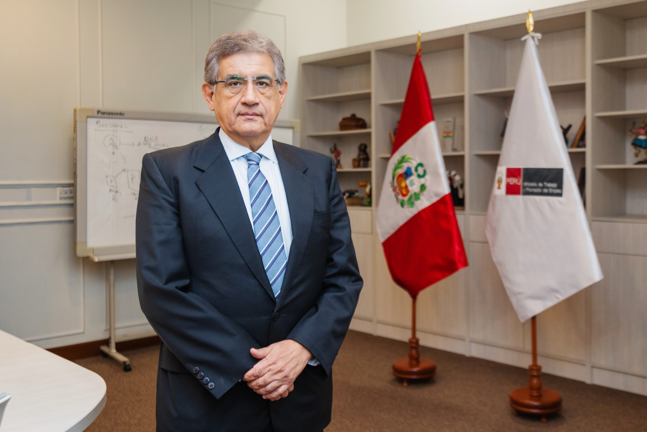Juan Sheput, ministro de Trabajo: “Si no otorgan las facultades, iremos por proyectos de ley”