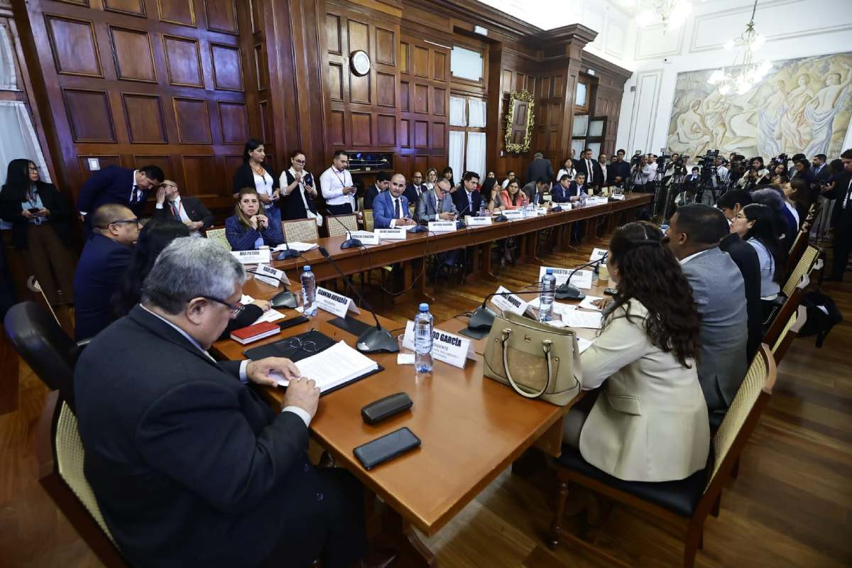 <p>Facultades legislativas: Comisión de Constitución aprobó proyecto para que el Ejecutivo legisle en seguridad y Fenómeno El Niño</p>