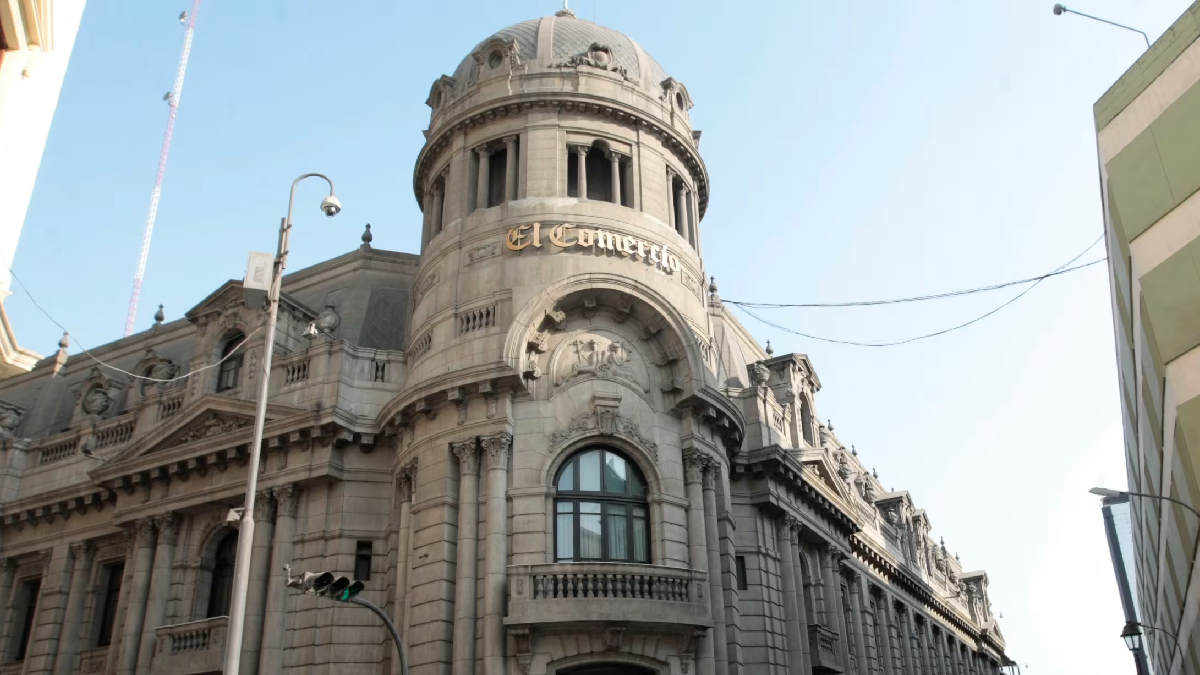 <p>Grupo El Comercio cambia de manos: Inversiones Newscorp y Rodríguez Larraín adquieren el control del <em>holding </em>de medios</p>