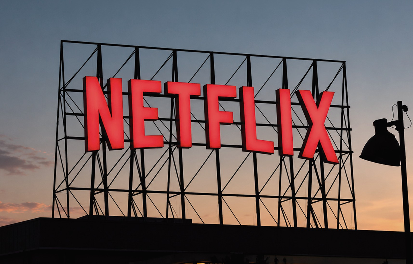 <p>Opinión FT: La falta de éxitos presiona a Netflix, por Anna Nicolaou y Eric Platt</p>