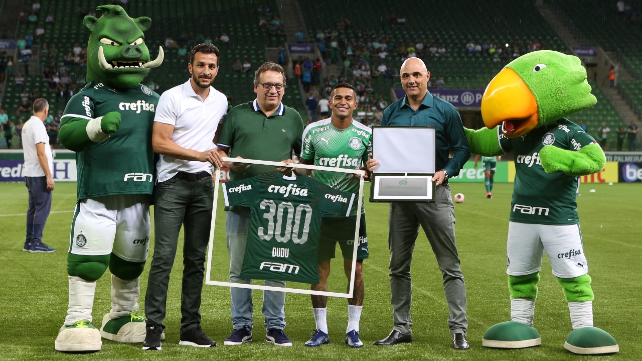 Dudu é homenageado e mostra liderança no Palmeiras 
