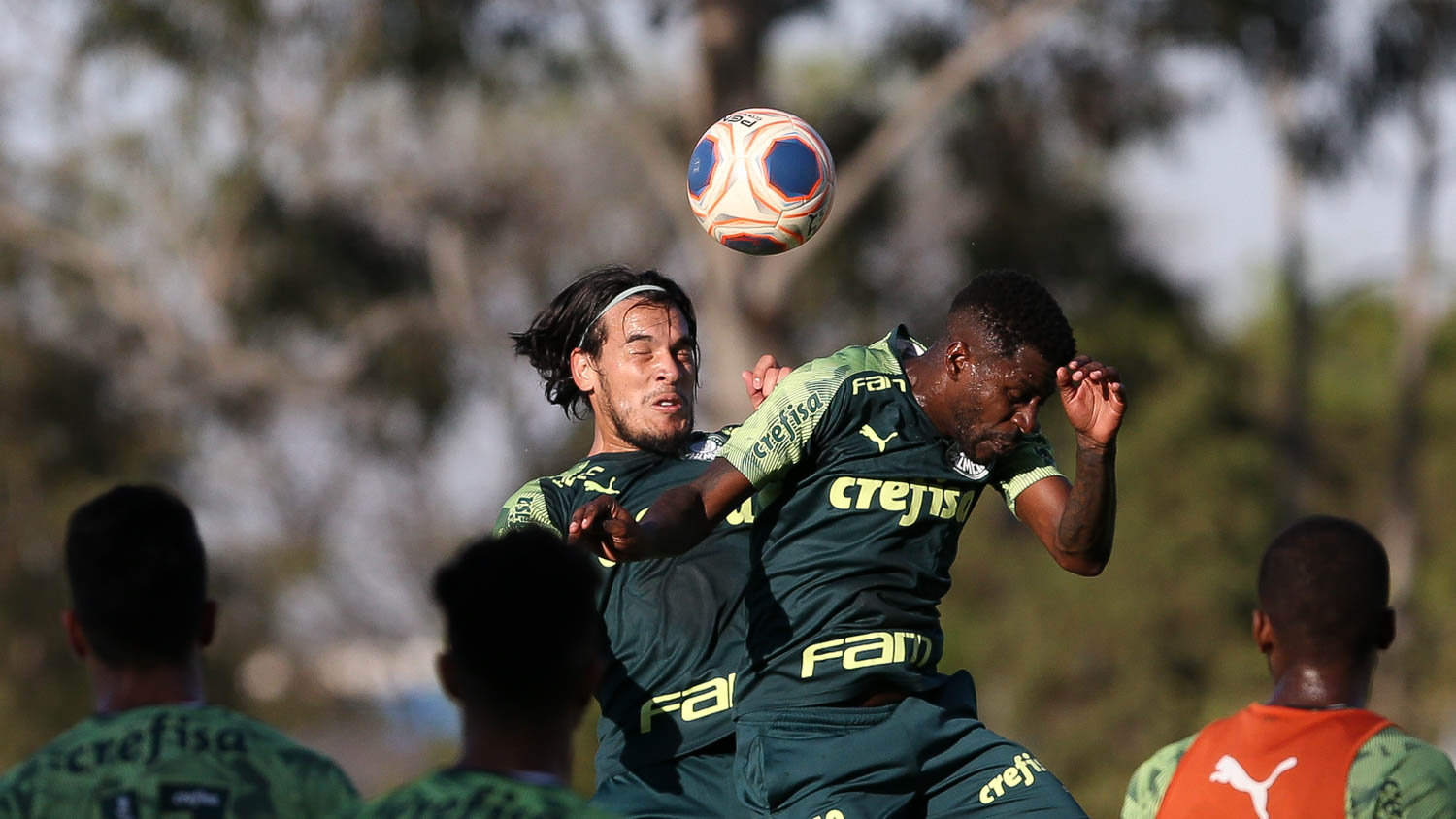 Com Gustavo Gómez, Palmeiras se reapresenta com jogo coletivo contra o time sub-20