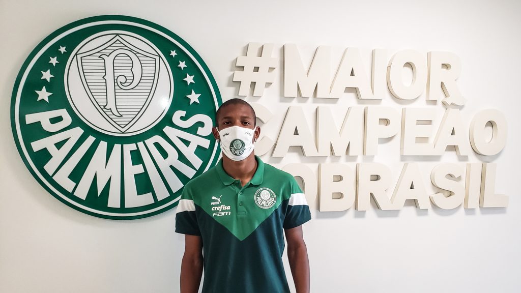 Palmeiras assina com joia da base por 5 anos