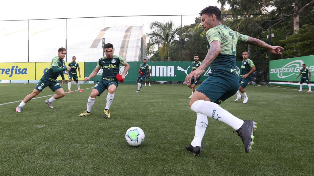 Marcos Rocha e Felipe Melo participam das atividades com o grupo na reapresentação