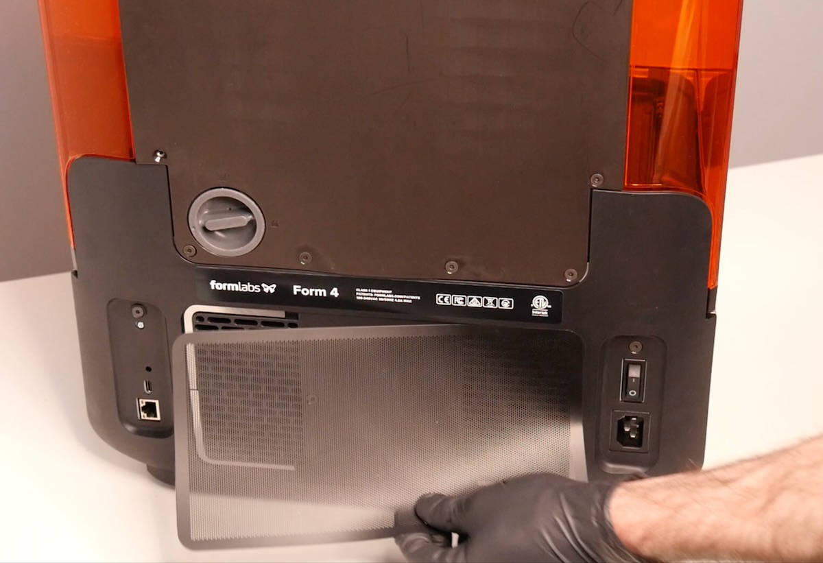 Cleaning the rear mesh filter (Form 4 generation)