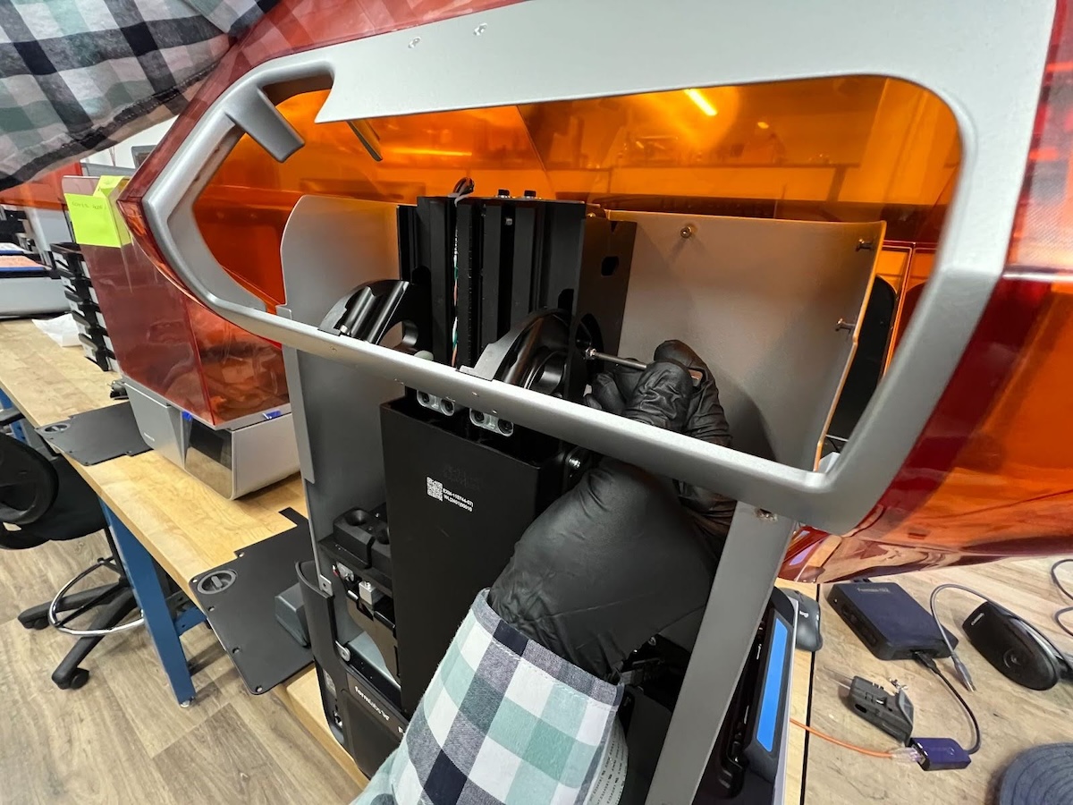 蓋板限位螺絲位置