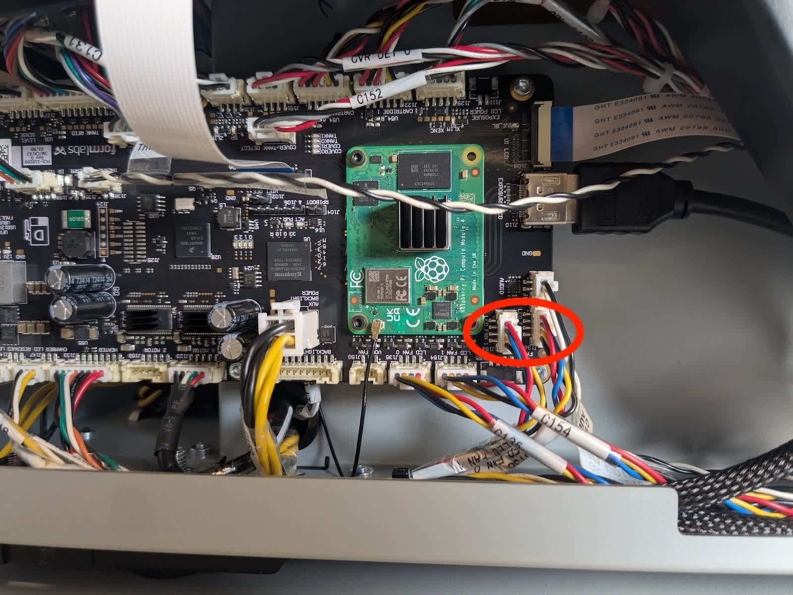 斷開兩個背光單元風扇連接線