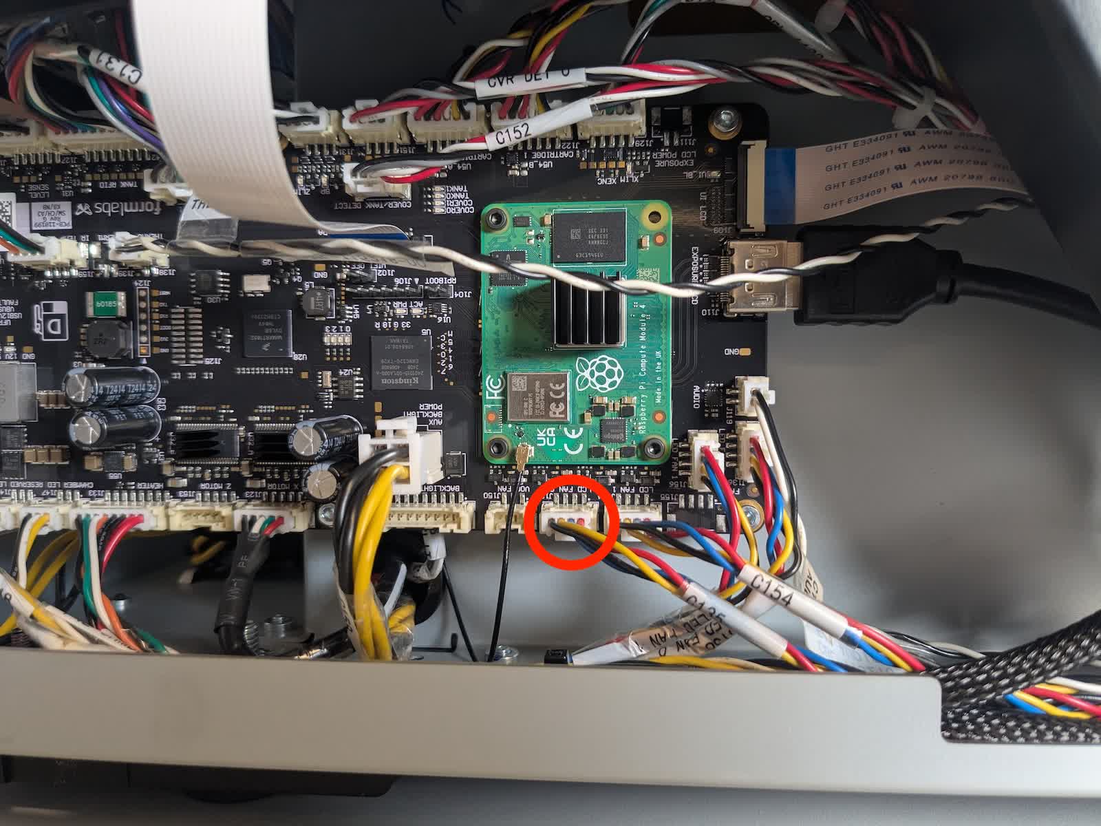 斷開前 LPU 風扇連接線