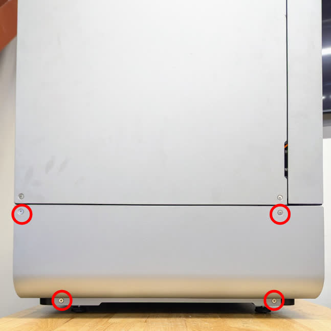 卸下左側面板螺絲