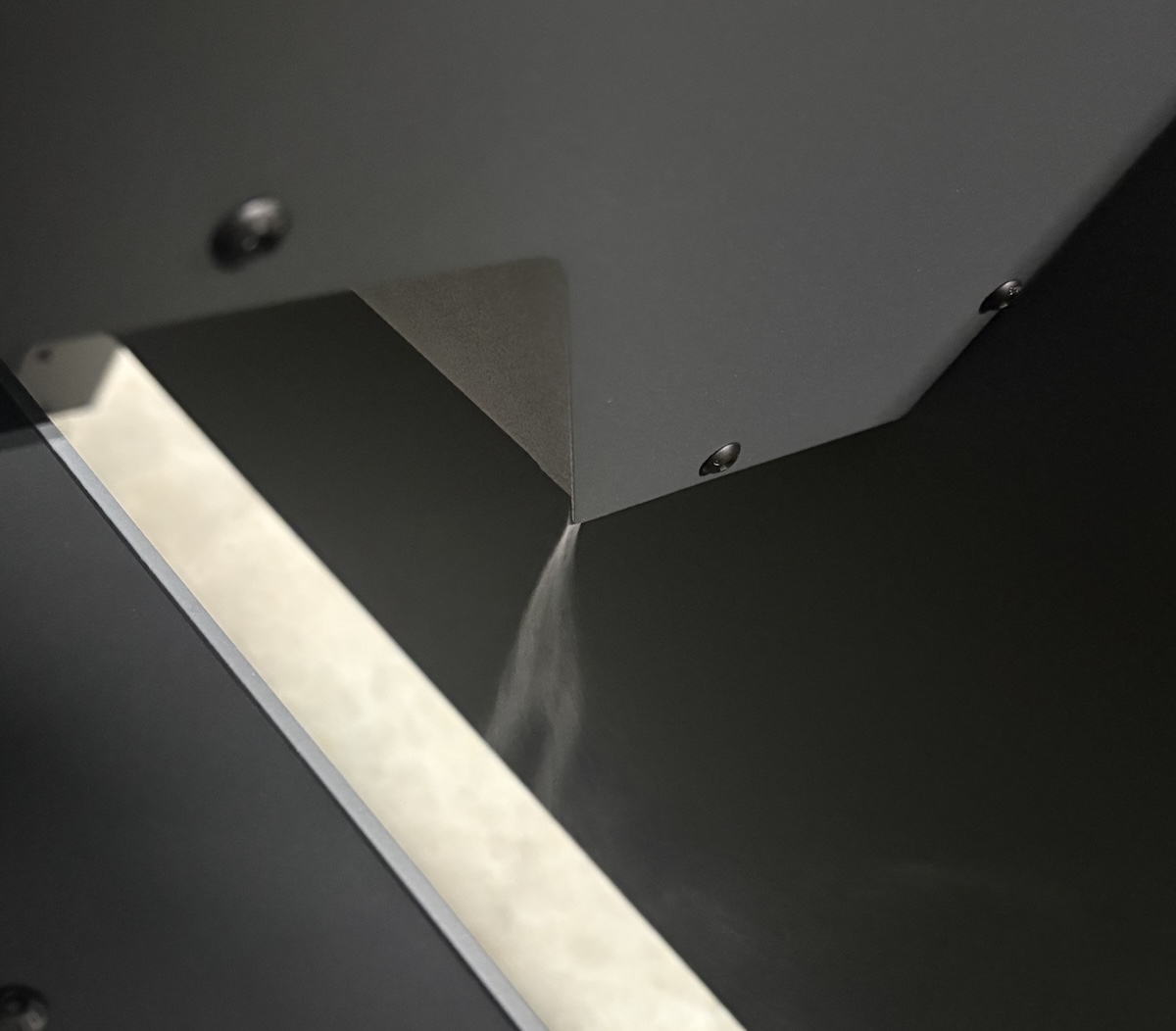 Powder leaking from the fresh powder hopper