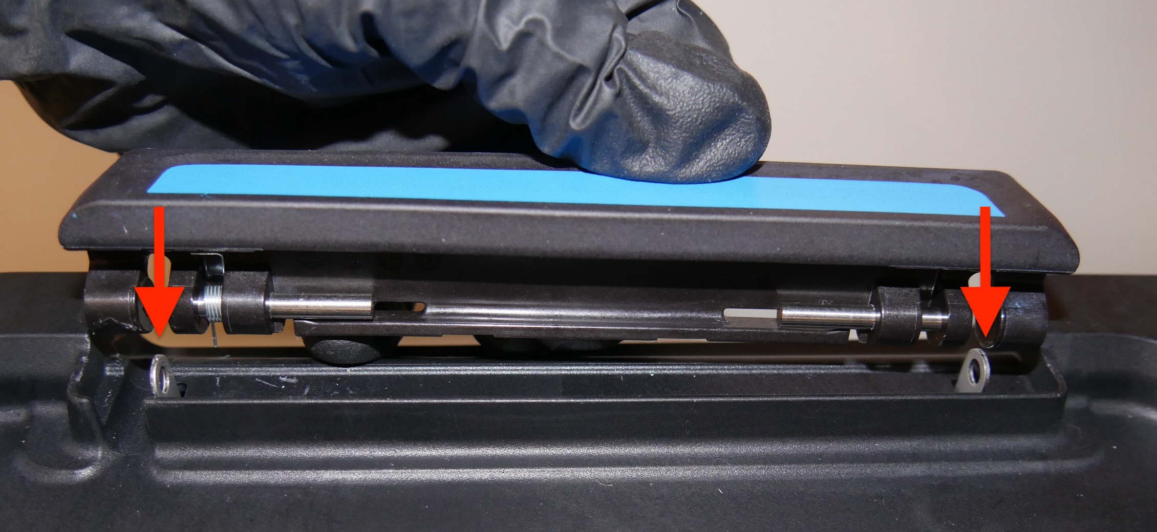 Replacing the Form 4 resin tank latch