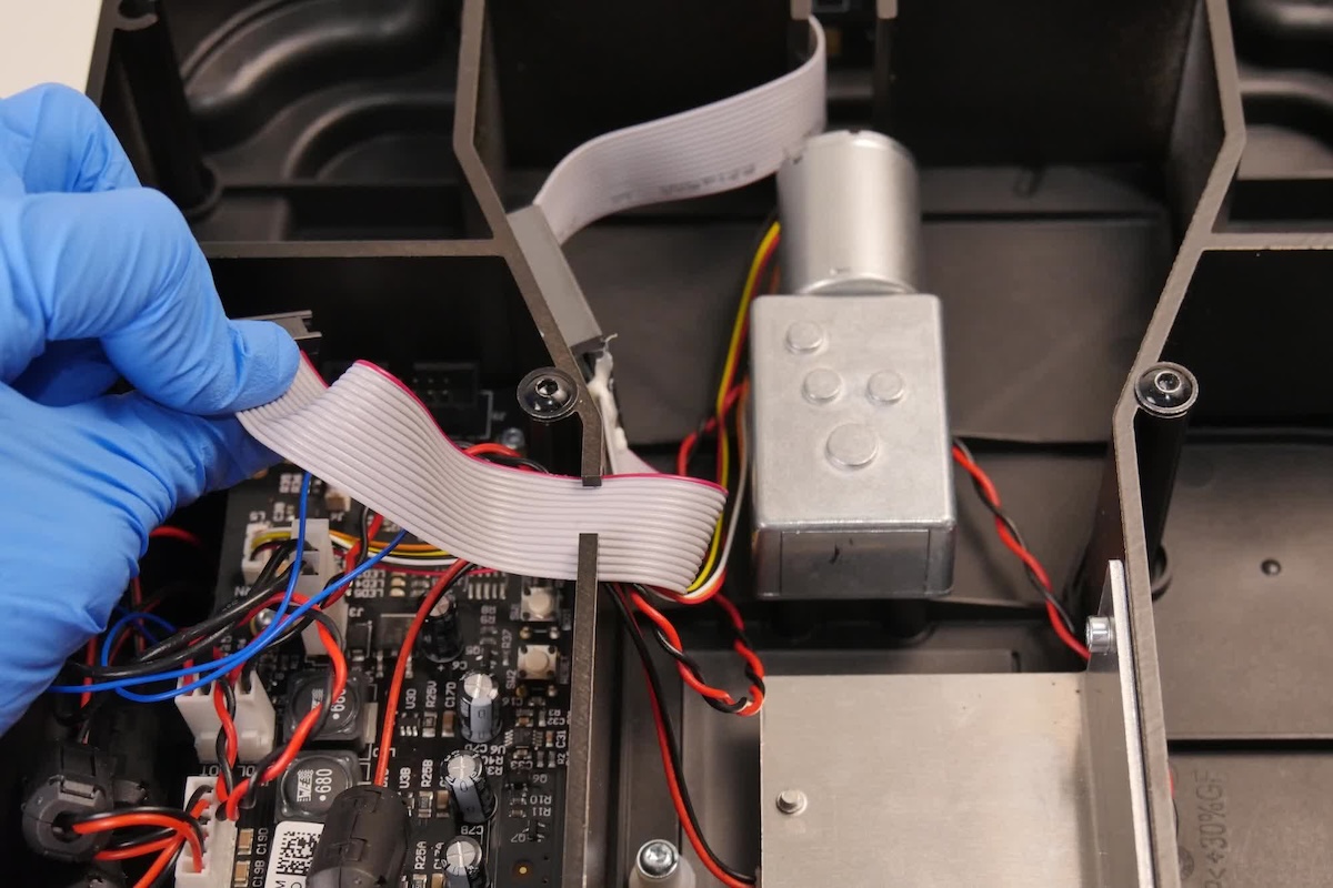 Replacing the Form Wash (1st Generation) display assembly