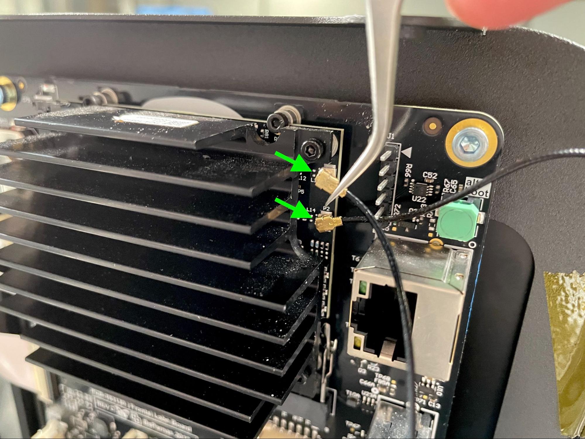 Replacing the Fuse 1 display assembly