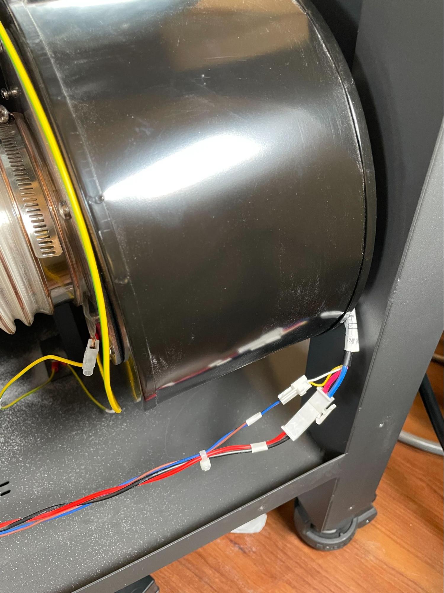 Replacing the Fuse Blast blower fan