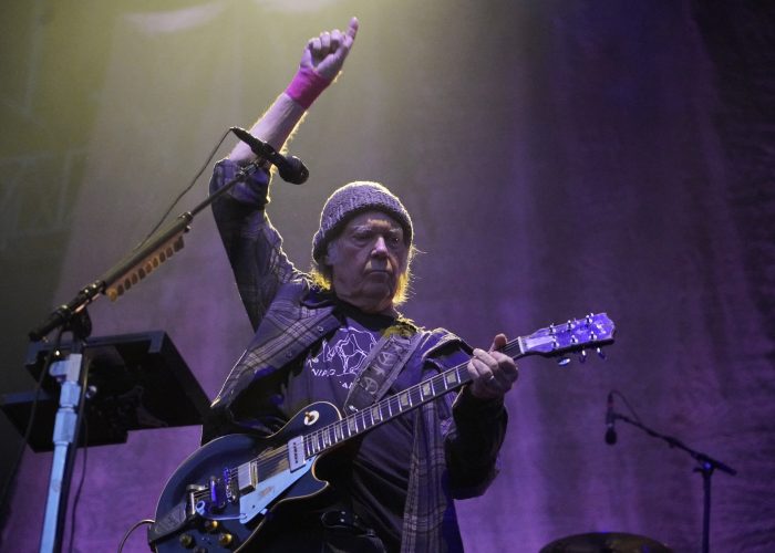 Neil Young gets cut off during headlining set at BottleRock 2019 - San Francisco Chronicle thumbnail
