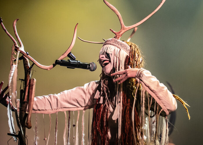 Featured image of post In Maidjan Lyrics English