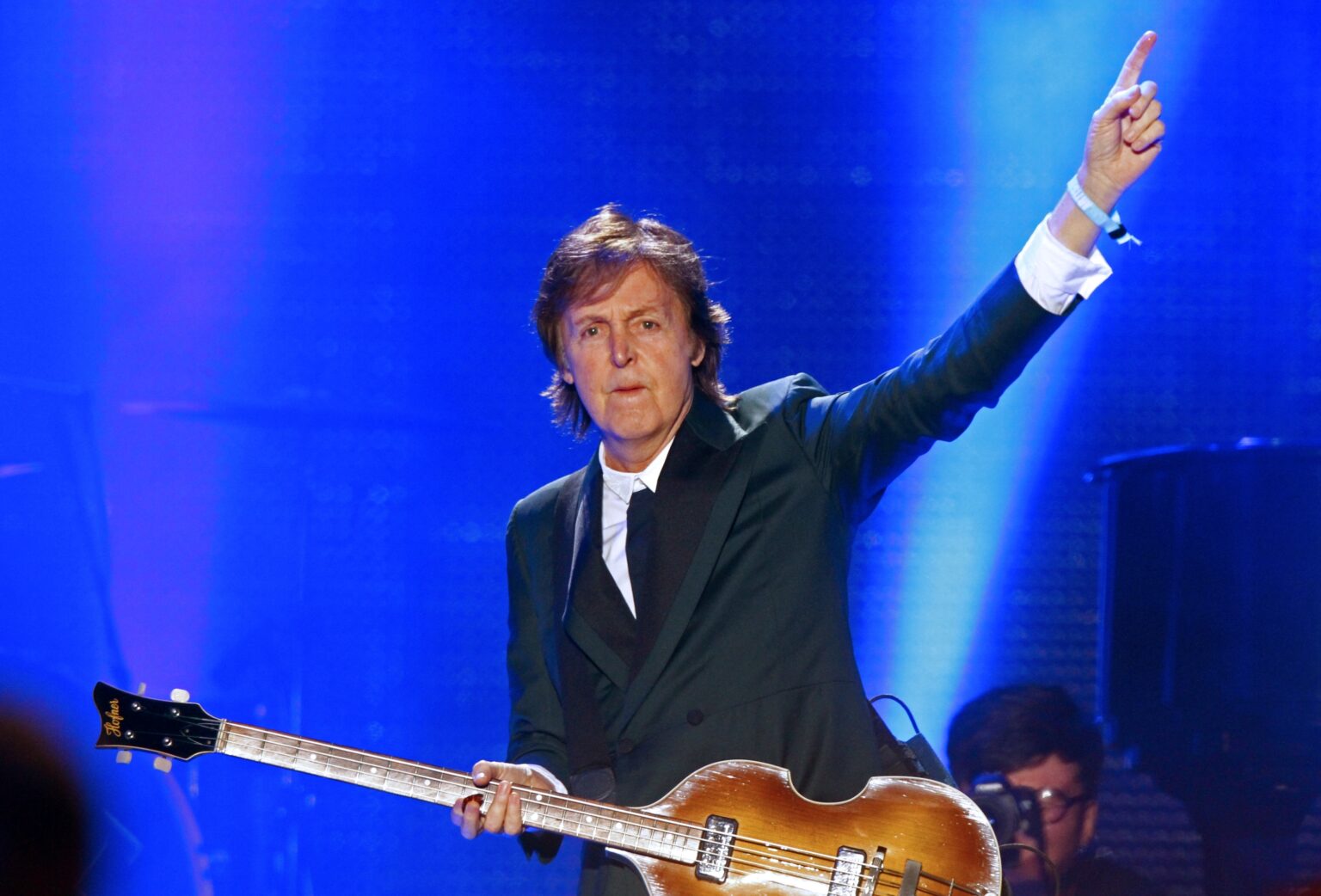 Watch Paul McCartney wave Ukraine flag, duet with John Lennon at tour opener Datebook