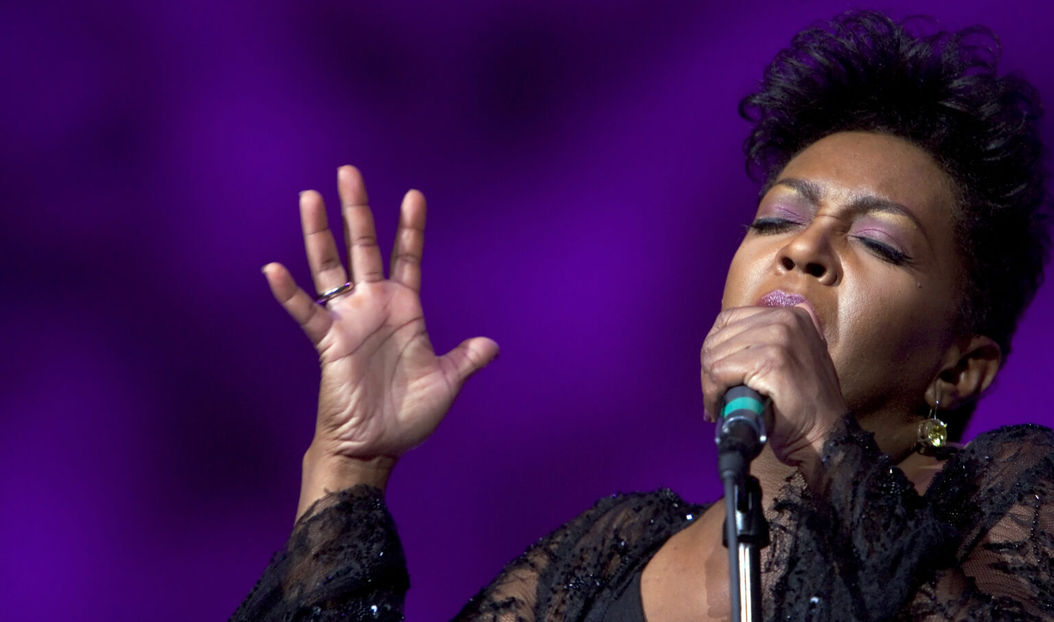 Anita Baker is bringing her first tour in 28 years to Oakland. Here's