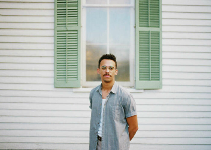 Houston singer Micah Edwards taps into roots for swinging Heights