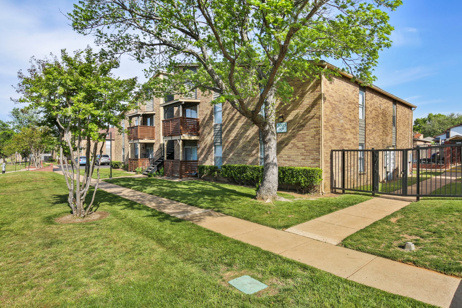 Oakwood Apartments Arlington, TX