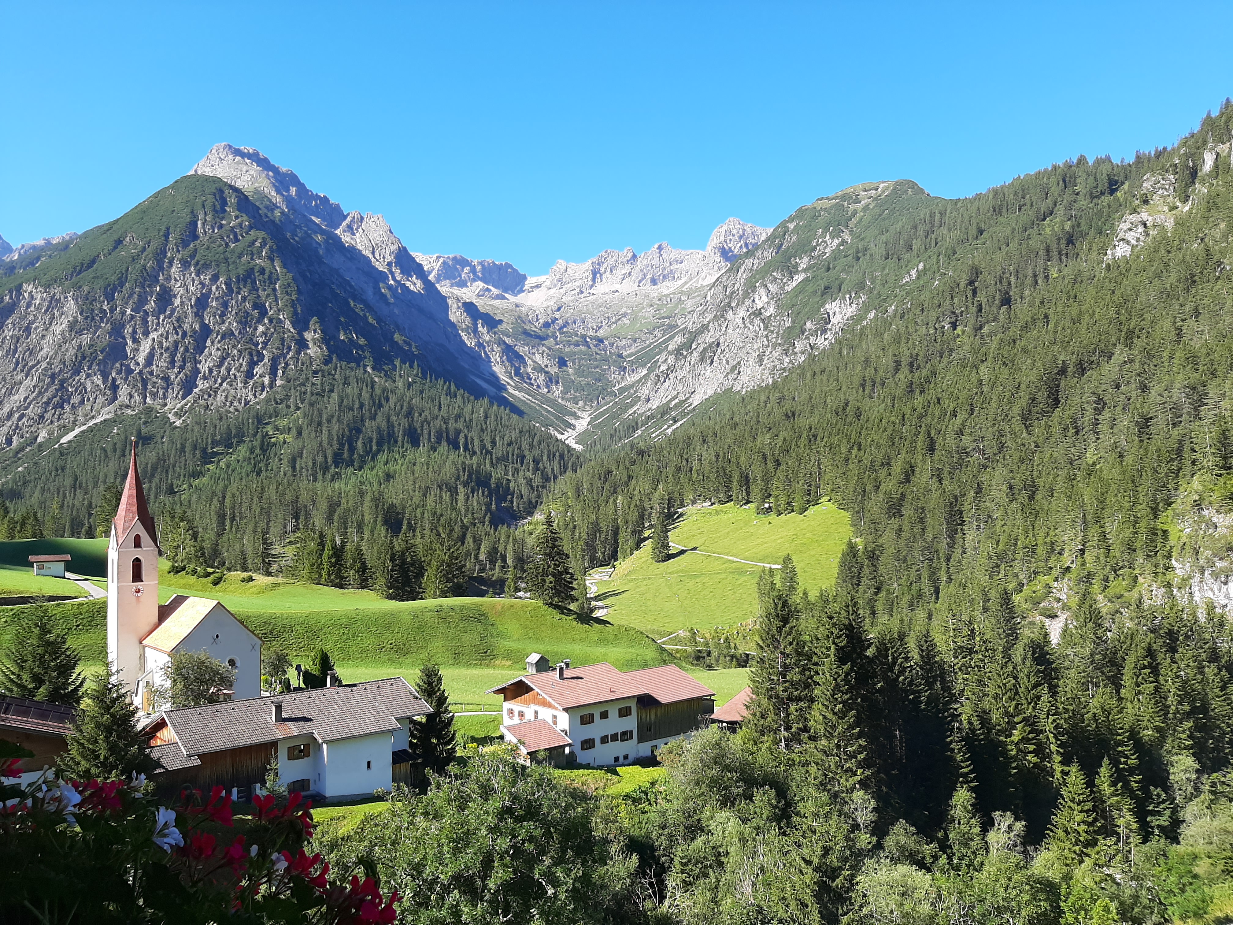Image of Gramais and its mountains in the background, a part of the Lechtal valley.