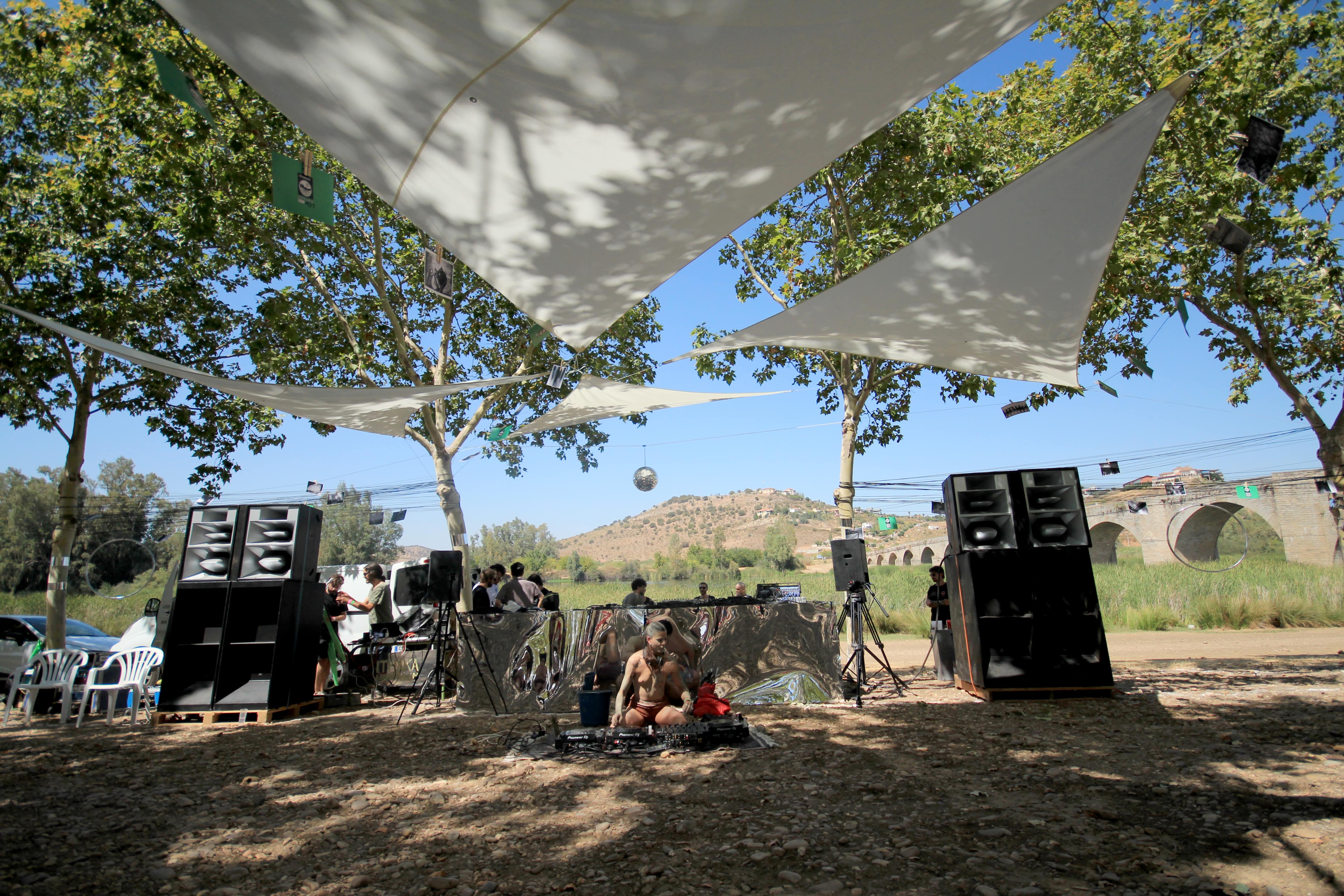 Okkre djing in on top of a ruins in Medellin Castle