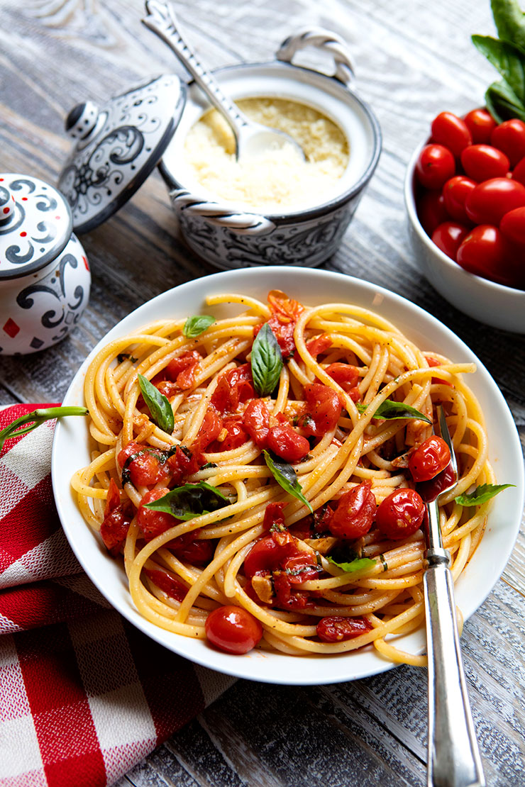 Burst tomato pasta