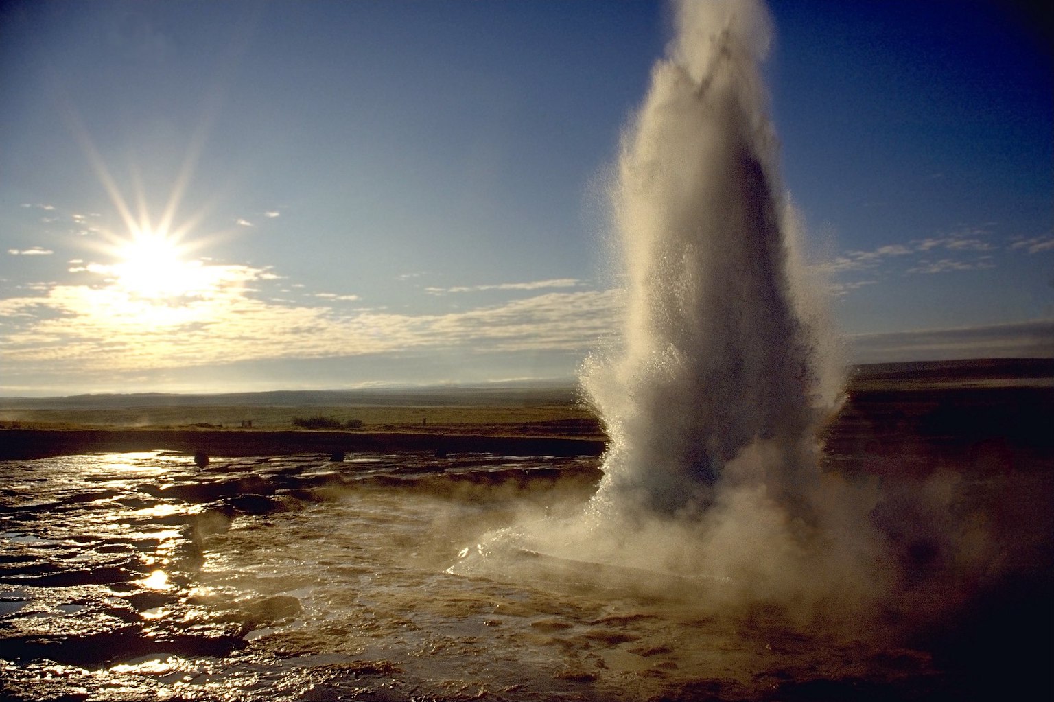 Geyser Strokkur eruption