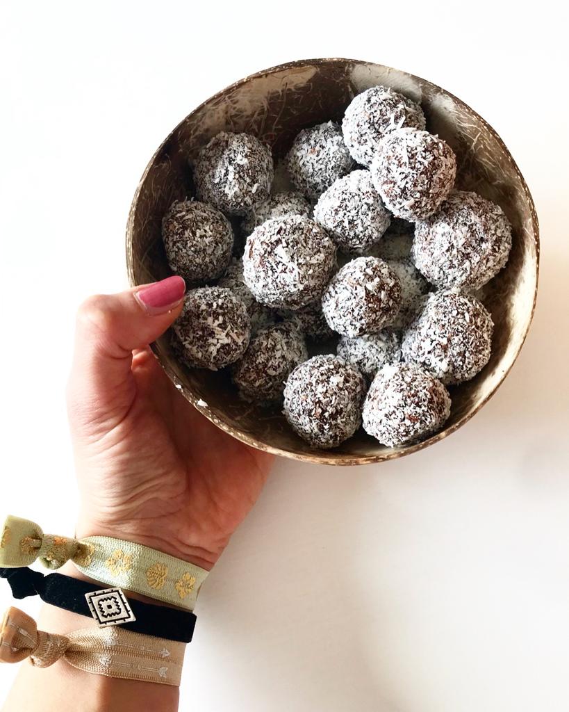Energy Balls: Chocolate Coconut