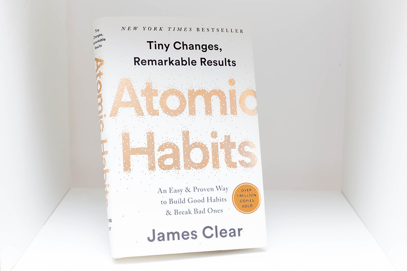 James Clear Atomic Habits book front cover