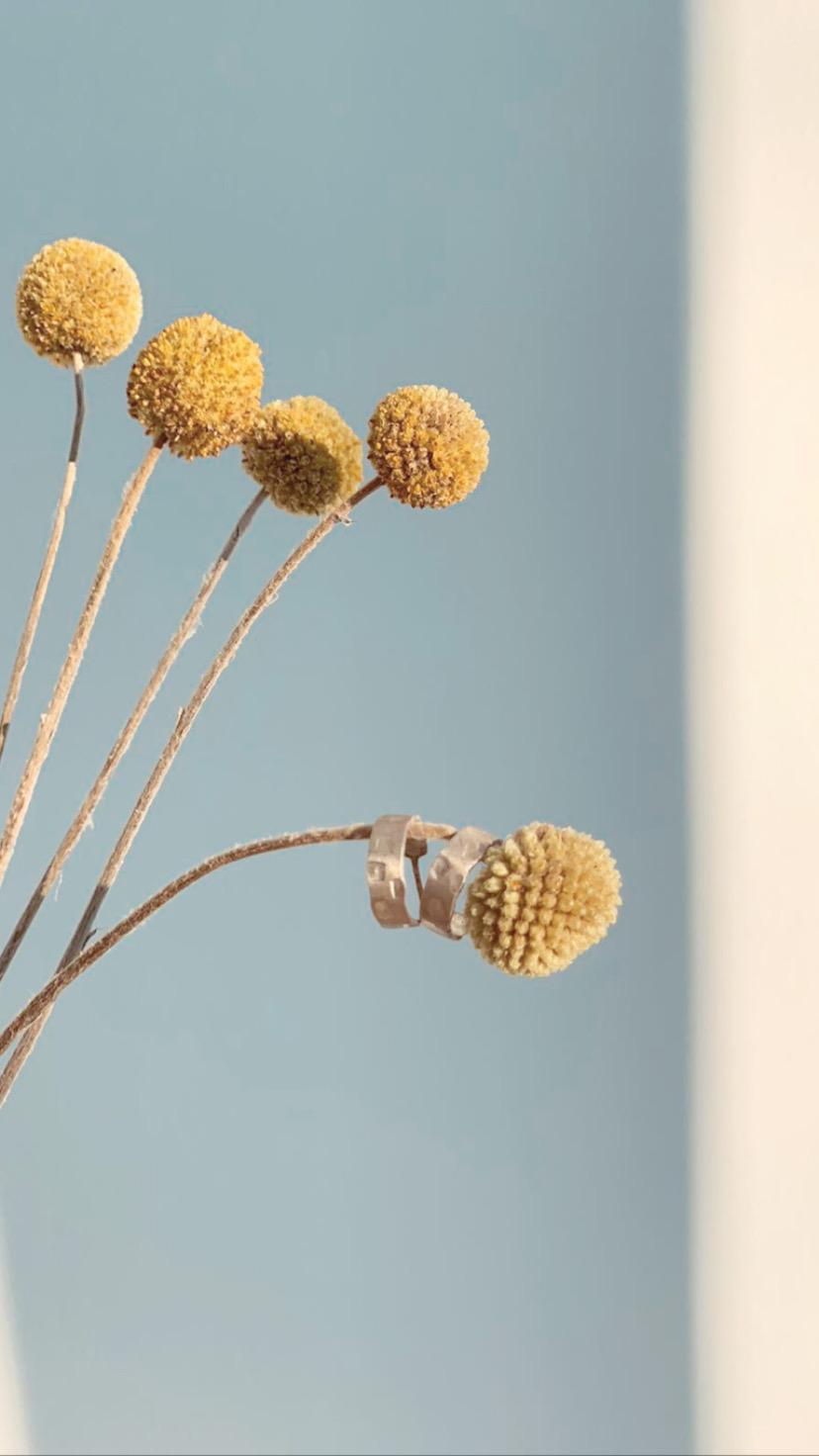 Jewelry picture in flower